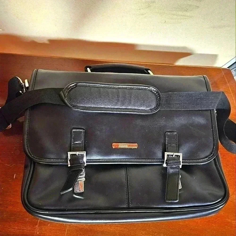 Alpine Swiss Computer Travel Bag with shoulder strap EUC